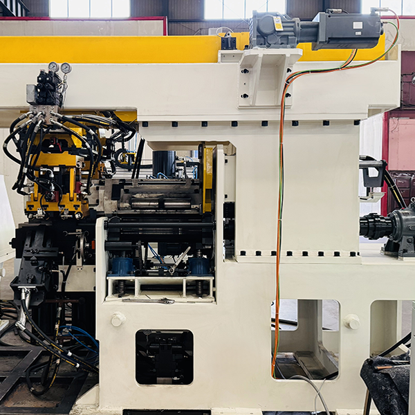 Machine à bobiner (avec système de chargement automatique)